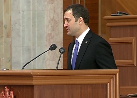 Cutremur politic. Guvernul lui Filat a fost demis. Motiunea de cenzura a comunistilor a trecut