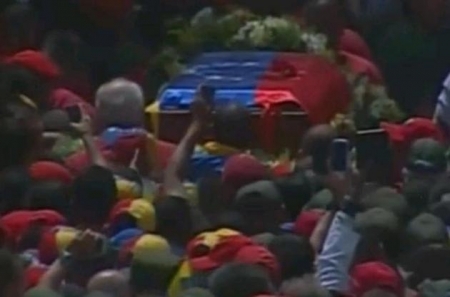 Adio, El Comandante. Imagini demne de Coreea de Nord in Venezuela, dupa moartea lui Hugo Chavez