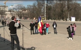 Nicio duminica fara proteste. Cativa tineri au cantat astazi in PMAN. Ce au vrut sa demonstreze  