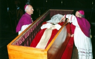 Cine este omul care a condus Biserica Catolica 33 de ZILE. "A fost asasinat de DIAVOLII Vaticanului"