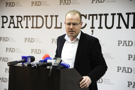 Mihai Godea cere ca negocierile pentru noul Guvern sa fie deschise pentru public 
