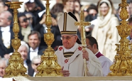 Papa Francisc instituie austeritatea: A cerut un SCAUN obisnuit in locul TRONULUI PAPAL