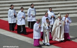 Papa Francisc si Papa emerit au avut o intalnire "privata" de aproximativ 45 de minute