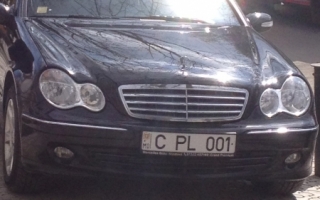 Pentru ei se poate? Vezi cum si-a parcat Mercedesul liderul PL, Mihai Ghimpu. FOTO
