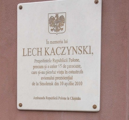 Lech Kaczynski si alte victime ale accidentului de la Smolensk, comemorate la Chisinau 
