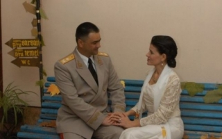 Castiga mai bine decat jumatatile lor. Afacerile de milioane pe care le conduc sotiile demnitarilor
