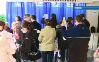 La urmatoarele alegeri parlamentare vom vota dupa un sistem mixt.
Proiectul, votat in prima lectura