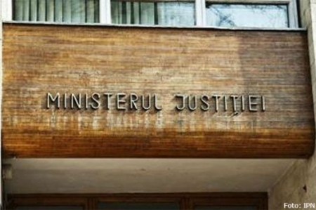 Liberalii exclusi din partid contesta decizia la Ministerul Justitiei 