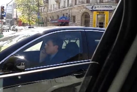 Dorin Chirtoaca, fara centura si vorbind la telefon la volanul unei Toyota! Politia: Va fi amendat