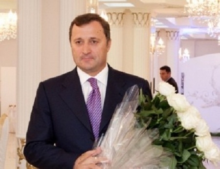 Constantin Tanase: Un brat de trandafiri albi pe mormantul politic al lui Vlad Filat