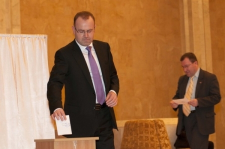 Procedura de vot s-a incheiat. PL si PD nu au participat la demiterea lui Marian Lupu