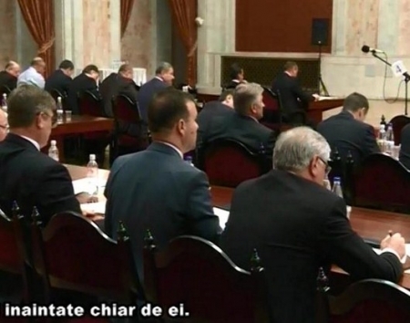 Parlamentul il apara pe Filat: CC nu avea dreptul sa-l priveze de posibilitatea de a ocupa functii publice