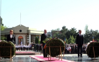 Oficialii au depus flori la Complexul memorial Eternitate! Leanca le-a multumit veteranilor in romana si rusa