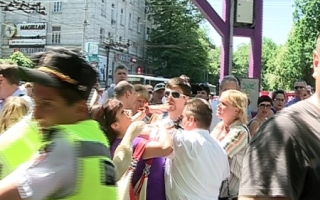 VIDEO. Huiduieli si altercatii in centrul capitalei. Unionistii s-au luat la bataie cu manifestantii rusi