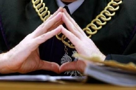 Victor Nichitus: CURTEA CONSTITUTIONALA iI ARUNCA iN RAZBOI PE POLITICIENII MOLDOVENI