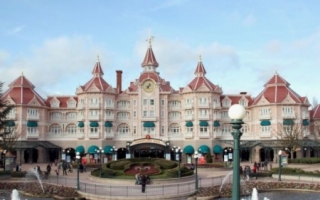 Cat a putut sa cheltuie un print saudit in trei zile, la parcul Disneyland din Paris