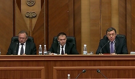Prima sedinta a Parlamentului, un esec total. Glumele si ironiile s-au mutat in plenul legislativului