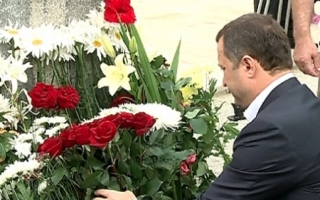 VIDEO. Filat, huiduit de deportati: "Poarta ceasul pe mana dreapta ca si Putin"