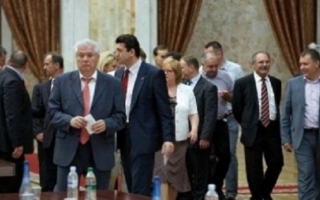 A devenit deja un obicei? Opozitia a parasit sedinta Parlamentului 