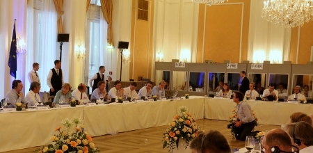 Prim-ministrul a discutat prioritatile noului Guvern cu Angela Merkel si Traian Basescu