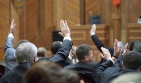 Demisia directorului ANRE si a vicepresedintelui Curtii de Conturi, pe ordinea de zi a Parlamentului