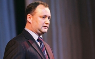 Socialistii lui Dodon ii cer lui Basescu sa nu-si impuna parerea cu privire la politica interna a Moldovei