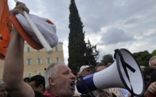 25.000 de bugetari pot fi concediati oricand. Tocmai a adoptat noi masuri de austeritate