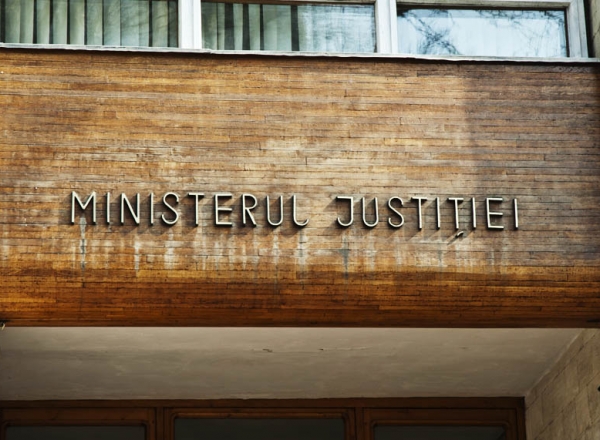Ministerul Justitiei a lansat un nou serviciu: Vom putea obtine apostile direct din fata calculatorului