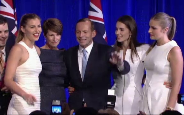 Fotografia de familie a noului premier al Australiei, stricata de un intrus