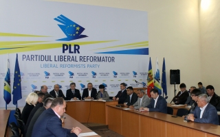 Vulturul a aterizat in casa soarelui: Liberalii reformatori - fara lider, dar cu sigla