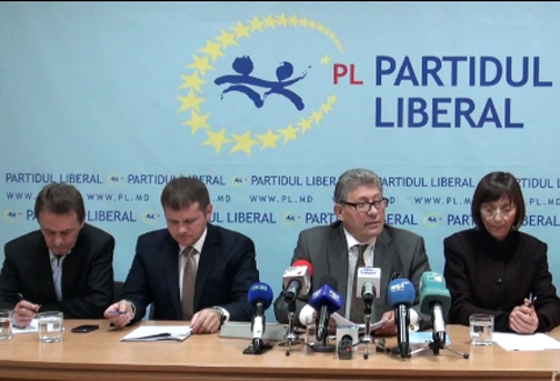 PL, la Curtea Constitutionala: Care e denumirea corecta a limbii de stat - romana sau moldoveneasca?