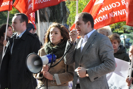 Socialistii si comunistii protesteaza: "Reintoarceti Banca poporului!"