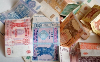 Leul moldovenesc, in cadere. Euro si dolarul isi continua aprecierea. Ce ne asteapta in zilele urmatoare