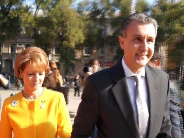 VIDEO. Principesa Margareta si Principele Radu, huiduiti de comunisti: "Afara din Moldova!"