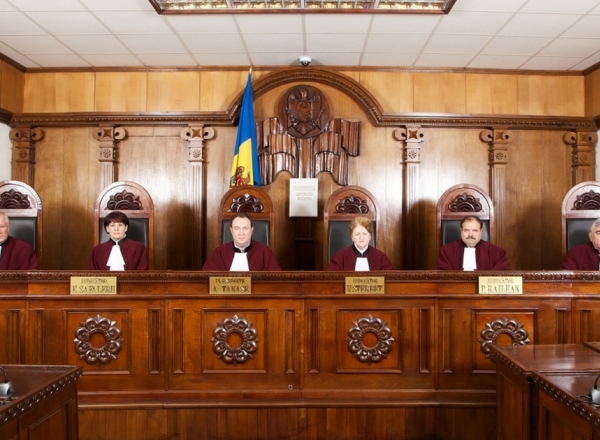 "E treaba justitiei". Curtea Constitutionala a evitat sa ia vreo decizie in cazul concesionarii Aeroportului