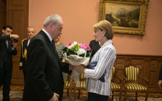 Nicolae Timofti si-a cerut scuze de la cuplul regal: "Sa stiti ca nu e atitudinea poporului nostru"