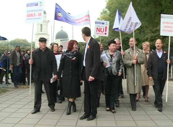 Primarii din Moldova vor autonomie financira. Peste 100 de alesi locali au protestat in strada