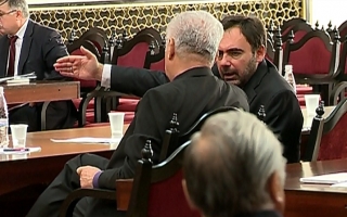 Comunistii, pedepsiti pentru scenele violente: "Vor fi lipsiti de imunitate si trasi la raspundere"