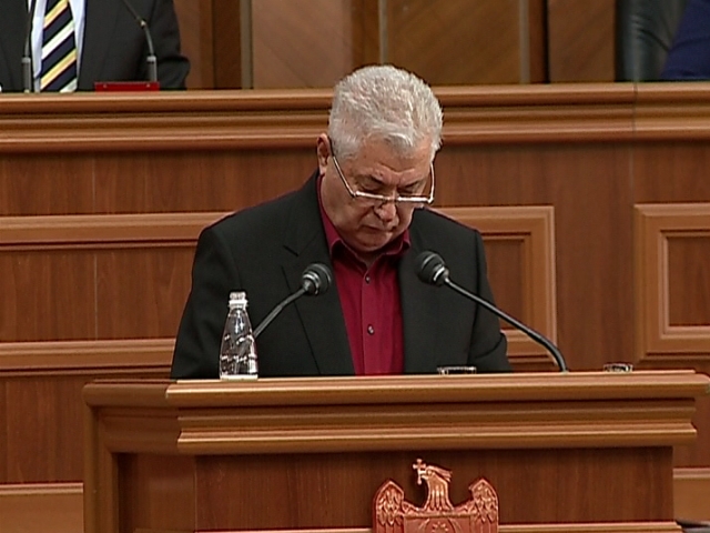 VIDEO. Inca un discurs esuat al lui Voronin: Liderul PCRM se balbaie la tribuna Parlamentului