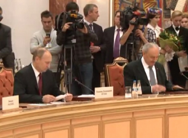 Nicolae Timofti s-a intalnit cu Vladimir Putin la Minsk. Despre ce au discutat oficialii