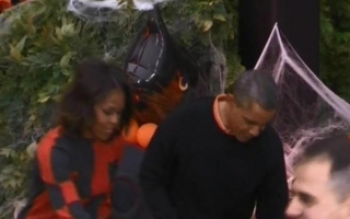 Barack Obama si-a decorat casa de Halloween. Vezi cum arata locuinta presedintelui american