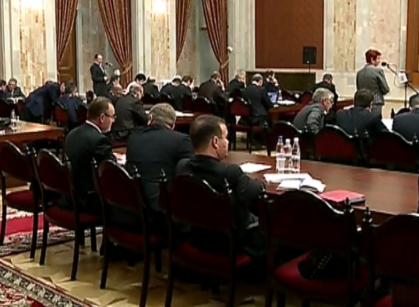 Parlamentul a votat legea privind finantele publice locale. Liberalii si comunistii, nemultumiti