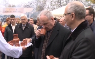 Nicolae Timofti, la targul vinului: "Beau cu masura pana simt ca nu mai pot"