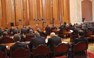 Comunistii, despre proiectul care prevede sanctiuni pentru deputati: Vreti sa inchideti gura opozitiei