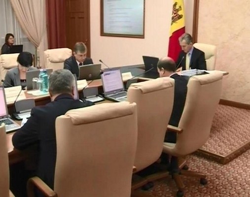Bugetul de stat, aprobat cu intarziere de 2 luni. "Majorari doar pentru judecatori si angajatii CNA"