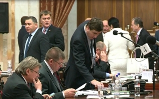 Deputatii nu au votat regulamentul care urmeaza sa-i disciplineze in timpul sedintelor. Ce i-a nemultumit
