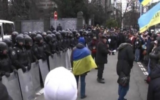 Victor Ianukovici se va intalni cu Catherine Ashton, la Kiev: "Suntem gata sa dicutam cu opozitia"
