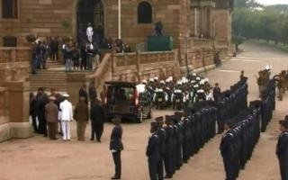 Sicriul cu trupul neinsufletit al lui Nelson Mandela, depus la presedintia Africii de Sud
