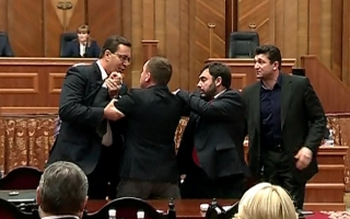 Grigore Petrenco si Marian Lupu au povestit cum a inceput bataia din Parlament: "Doar l-am imbratisat"