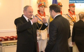 Presedintele Nicolae Timofti i-a inmanat Ordinul Republicii fostului premier Vlad Filat